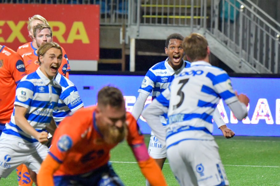 Elias Melkersen, Mikkel Ceide og Daniel Kvande etter mål av Kvande i 3-3 oppgjøret mot AaFK i 2021