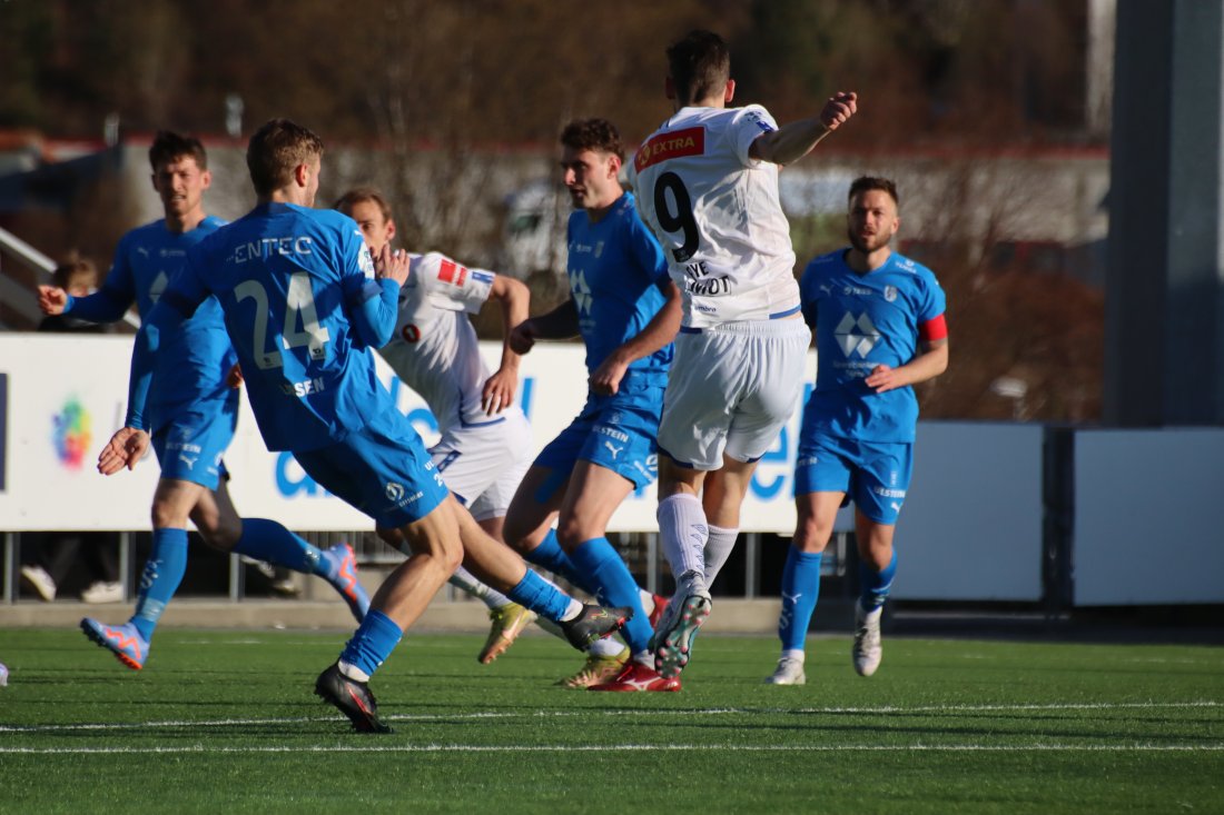 Bendik Bye fyrer av skudd på Høddvoll i 2023